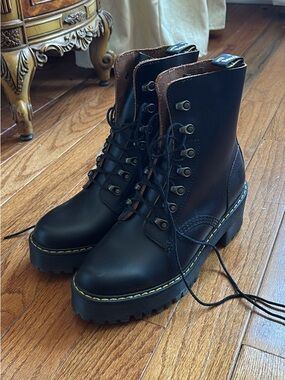 Dr Martens Leona Boot